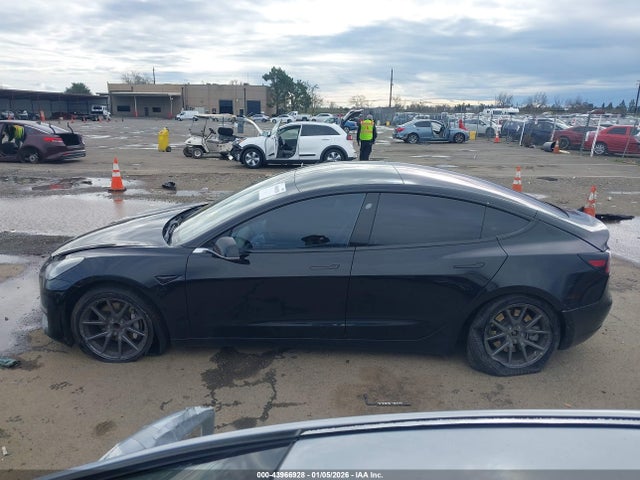 Tesla Model 3 Long Range/mid Range 2018 5YJ3E1EA2JF040847 Image 14