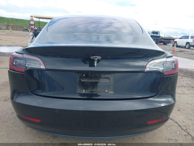 Tesla Model 3 Long Range/mid Range 2018 5YJ3E1EA2JF040847 Image 16