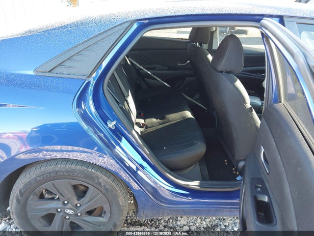5NPLS4AG0MH033695 Hyundai ELANTRA SEL