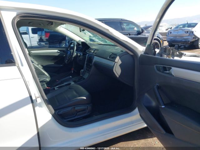 2019 VOLKSWAGEN PASSAT 1VWLA7A33KC000732 Photo 4