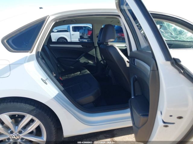 2019 VOLKSWAGEN PASSAT 1VWLA7A33KC000732 Photo 7