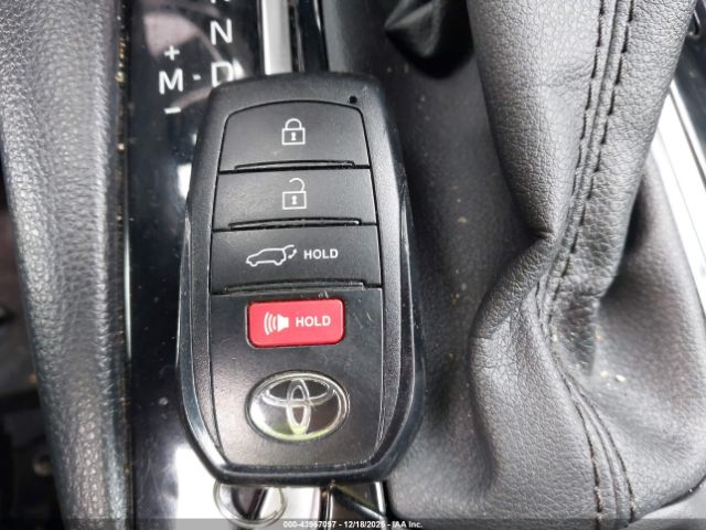 2022 TOYOTA COROLLA CROSS 7MUDAABG8NV006847 Photo 10