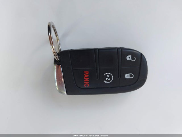 2015 Jeep Renegade Latitude მანქანა იყიდება აუქციონზე, vin: ZACCJBBT8FPB37011, აუქციონის ნომერი: 43967286
