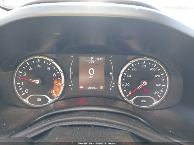 2015 Jeep Renegade Latitude მანქანა იყიდება აუქციონზე, vin: ZACCJBBT8FPB37011, აუქციონის ნომერი: 43967286