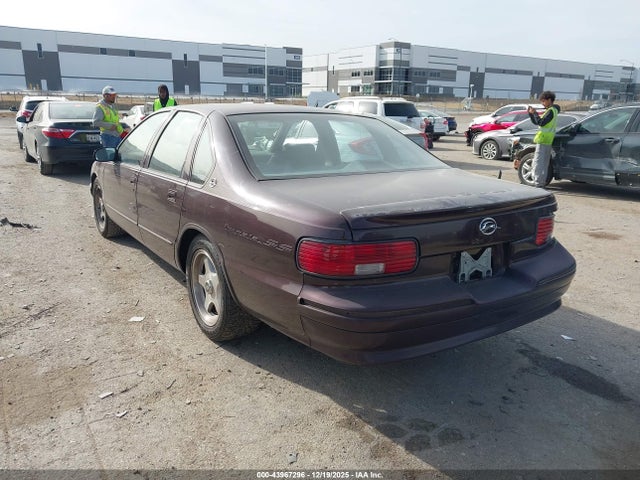 1996 CHEVROLET CAPRICE / IMPALA 1G1BL52P5TR171830 Photo 2