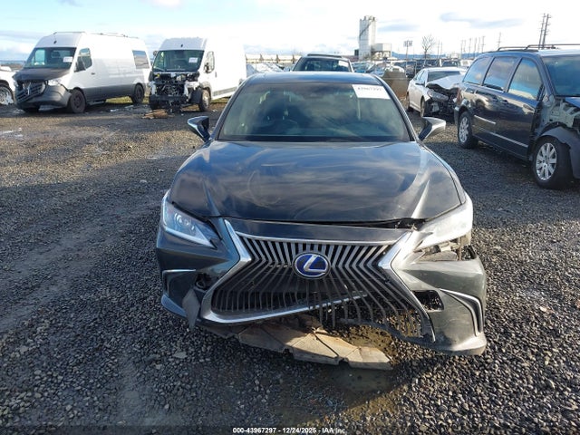 Lexus ES 300H 2019 JTHB21B11K2032637 Image 13