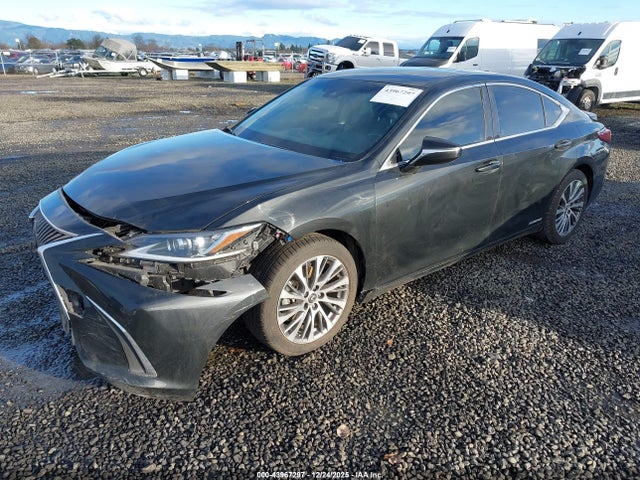 Lexus ES 300H 2019 JTHB21B11K2032637 Image 2