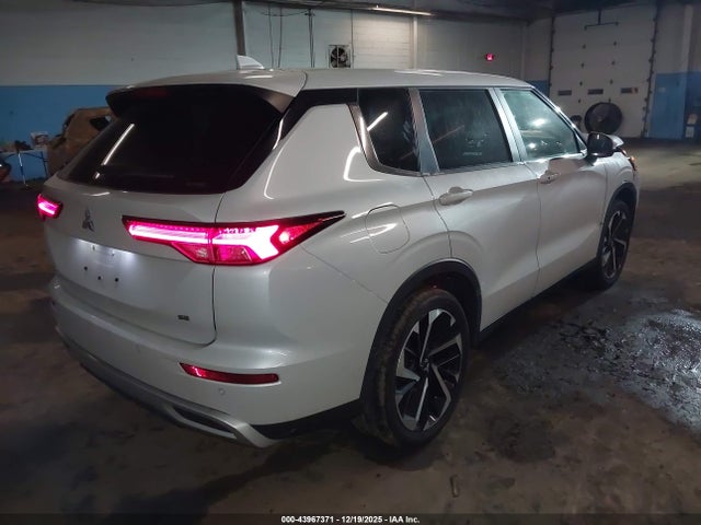 2023 MITSUBISHI OUTLANDER JA4J4UA83PZ053800 Photo 3