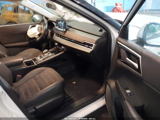 2023 MITSUBISHI OUTLANDER JA4J4UA83PZ053800 Photo 4