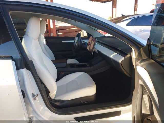 2021 TESLA MODEL 3 5YJ3E1EB7MF001104 Photo 4