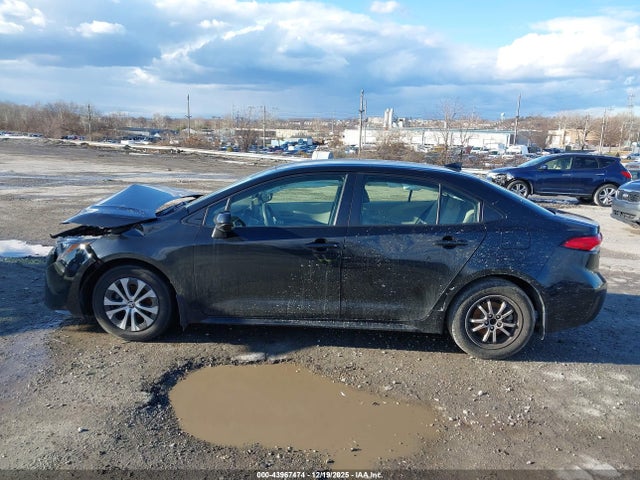 Toyota Corolla Hybrid Le 2022 JTDEAMDE5NJ056209 Image 14