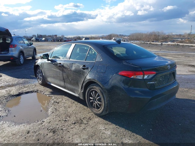 Toyota Corolla Hybrid Le 2022 JTDEAMDE5NJ056209 Image 3