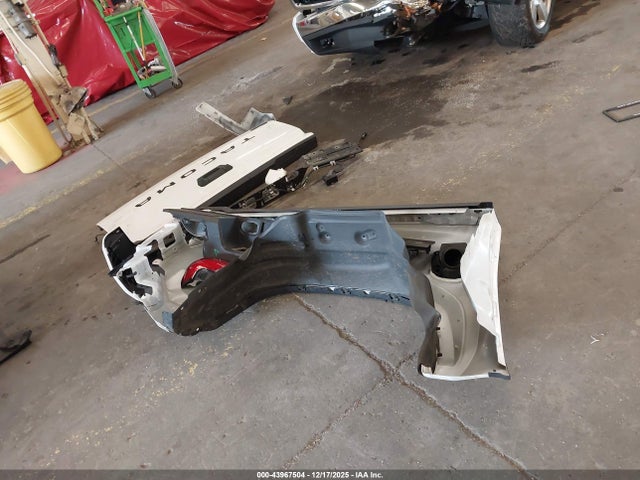 Toyota Tacoma Trd Off Road 2024 3TMLB5JN2RM008089 Image 12