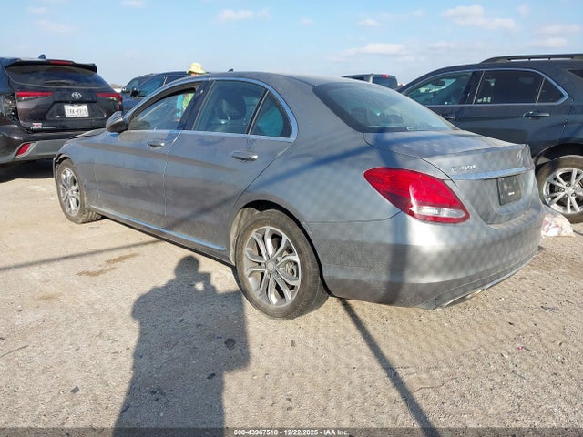 2016 MERCEDES-BENZ C 300 55SWF4JB3GU132566 Photo 2
