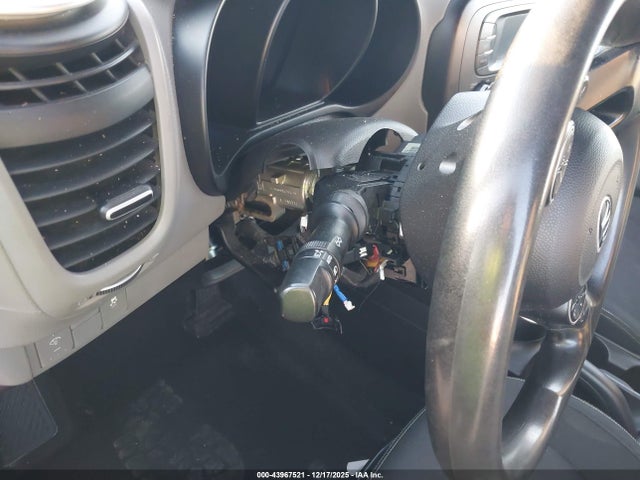 KIA SOUL + 2014 KNDJP3A53E7034055 Image 11