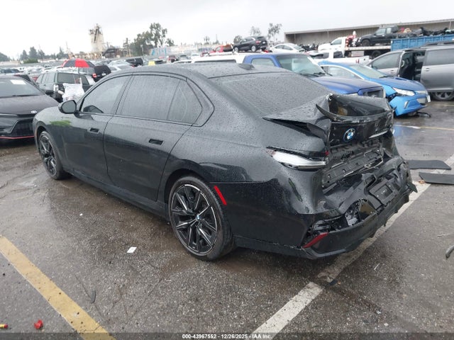 2024 BMW I7 WBY43EJ03RCP95673 Photo 2