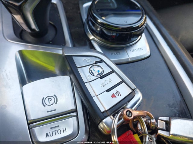 BMW 750i Xdrive 2016 WBA7F2C53GG420124 Image 11