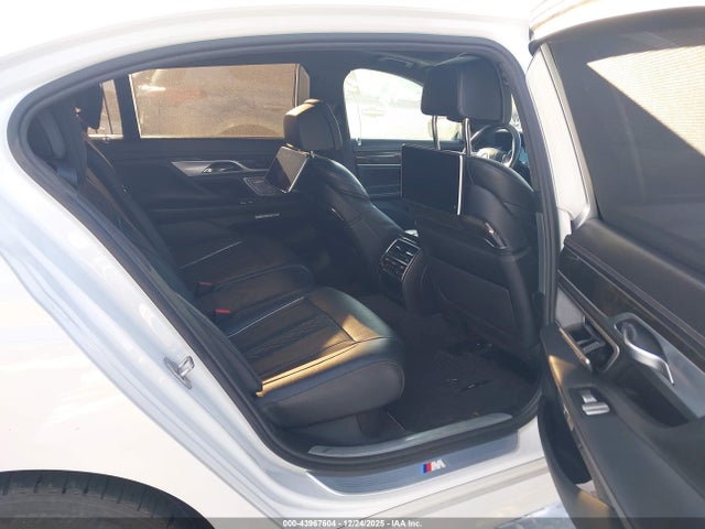 BMW 750i Xdrive 2016 WBA7F2C53GG420124 Image 8