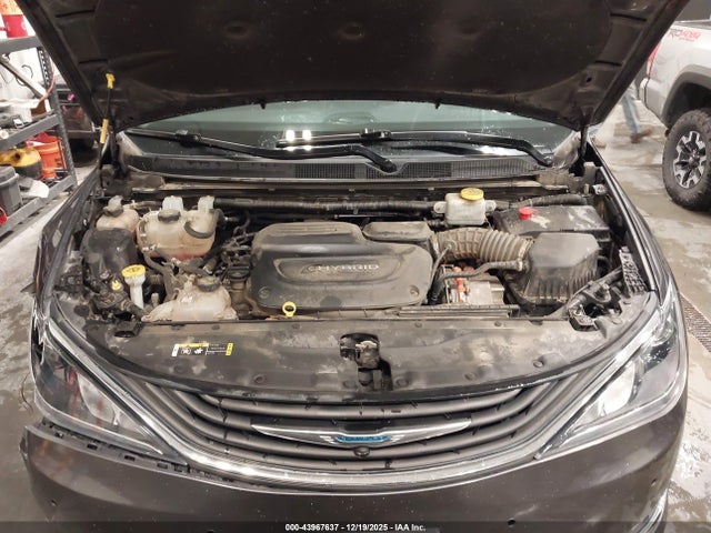 Chrysler Pacifica Hybrid Limited 2018 2C4RC1N72JR150161 Image 10
