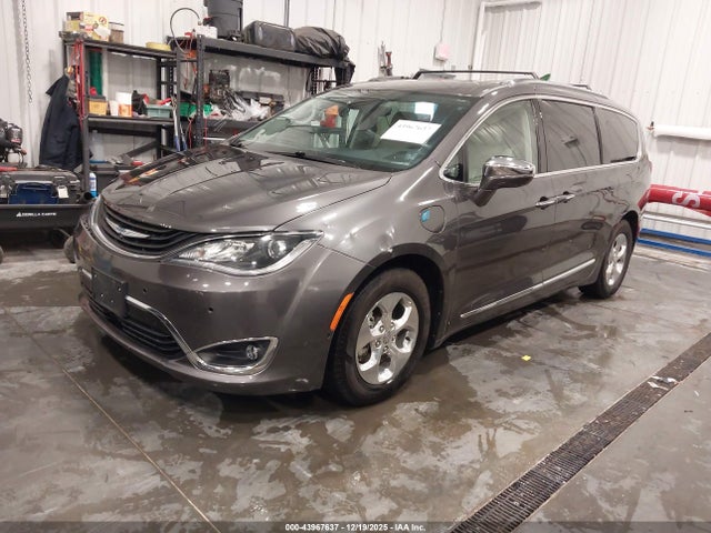 Chrysler Pacifica Hybrid Limited 2018 2C4RC1N72JR150161 Image 2
