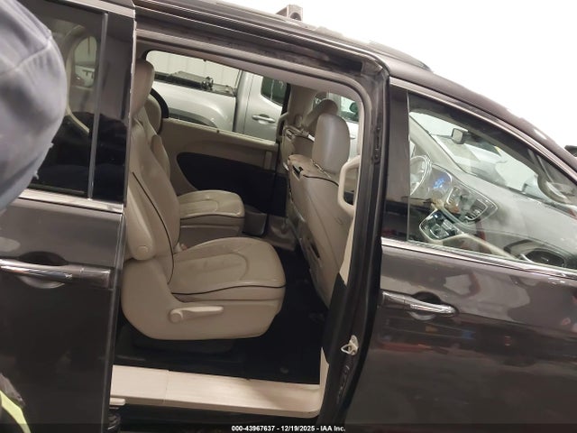Chrysler Pacifica Hybrid Limited 2018 2C4RC1N72JR150161 Image 8