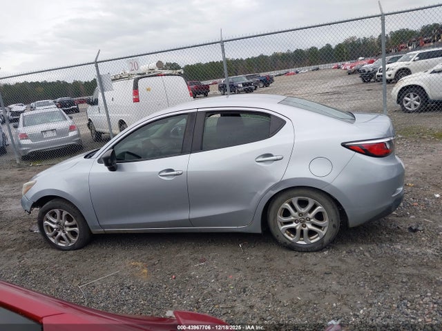 3MYDLBYV2HY154555 Toyota YARIS IA