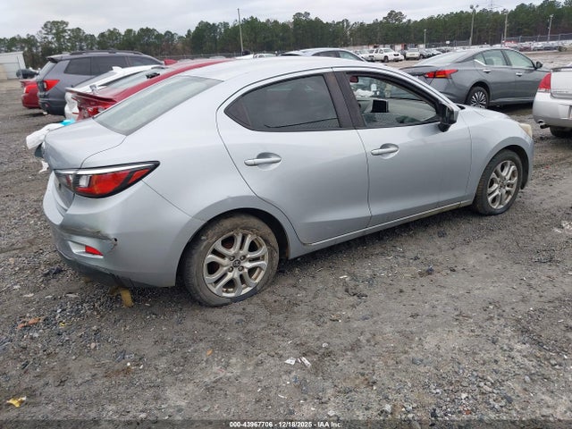 3MYDLBYV2HY154555 Toyota YARIS IA