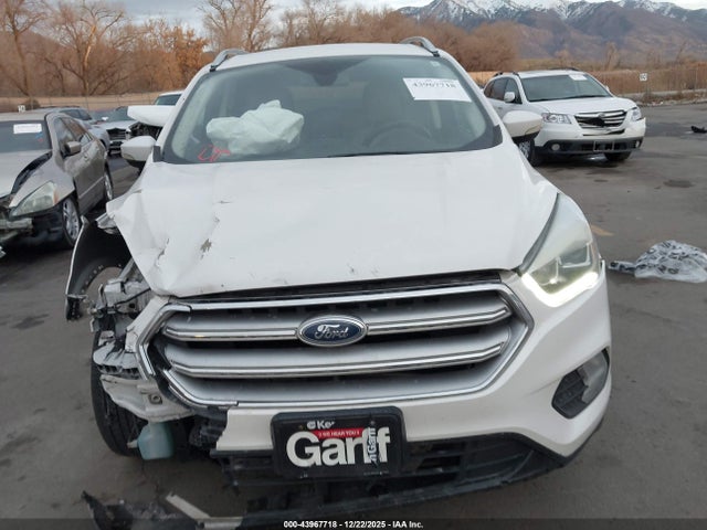 1FMCU0J99HUC24916 Ford Escape Titanium