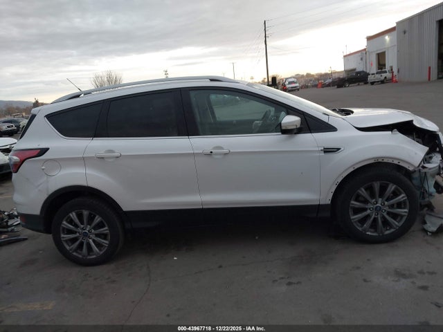 1FMCU0J99HUC24916 Ford Escape Titanium