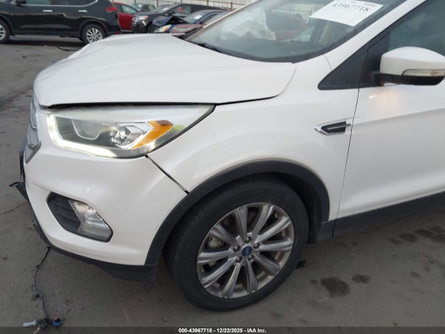 1FMCU0J99HUC24916 Ford Escape Titanium