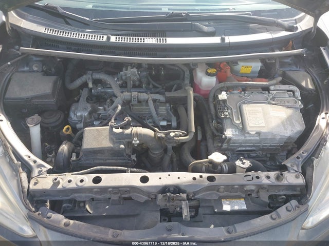JTDKDTB38G1139786 Toyota Prius C One