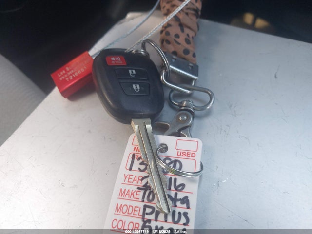 JTDKDTB38G1139786 Toyota Prius C One
