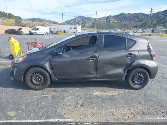 JTDKDTB38G1139786 Toyota Prius C One