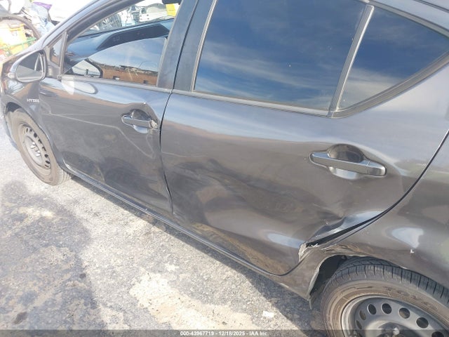 JTDKDTB38G1139786 Toyota Prius C One