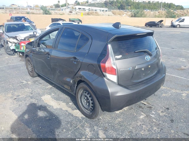 JTDKDTB38G1139786 Toyota Prius C One