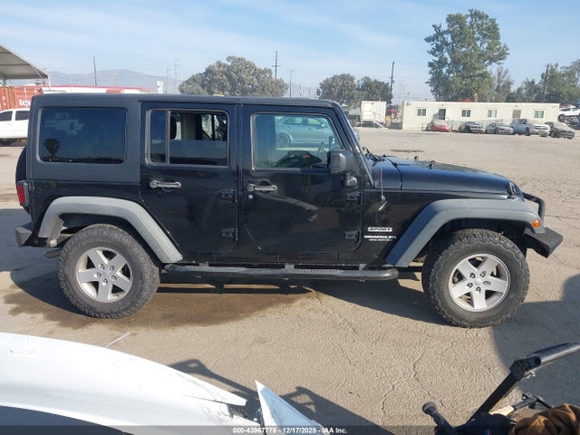 1C4BJWDG0GL128120 Jeep Wrangler Unlimited Sport