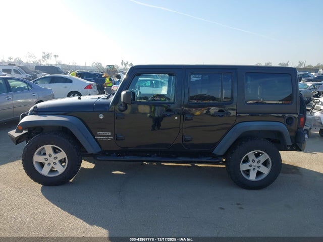 1C4BJWDG0GL128120 Jeep Wrangler Unlimited Sport