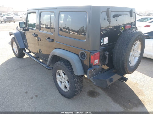 1C4BJWDG0GL128120 Jeep Wrangler Unlimited Sport