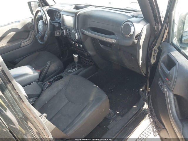 1C4BJWDG0GL128120 Jeep Wrangler Unlimited Sport