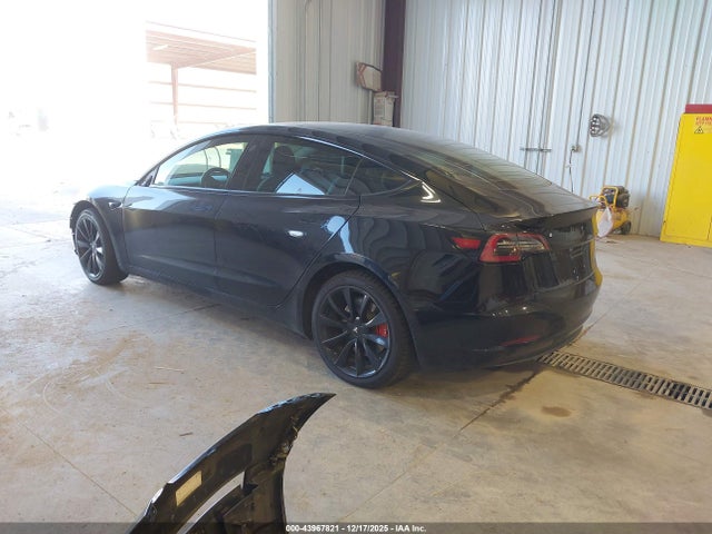 2018 TESLA MODEL 3 5YJ3E1EBXJF071689 Photo 2