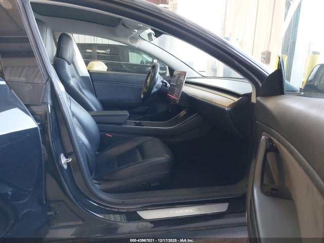 2018 TESLA MODEL 3 5YJ3E1EBXJF071689 Photo 4