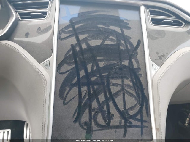 Tesla MODEL S 2015 5YJSA1E40FF110998 Image 17
