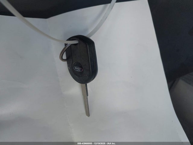Ford Transit-150 2016 1FTYE1YM4GKA21305 Image 11