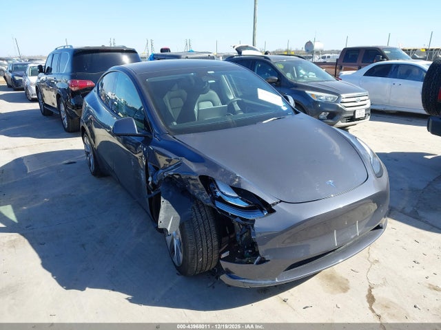 2023 TESLA MODEL Y 7SAYGDEE3PA086295 Photo 0