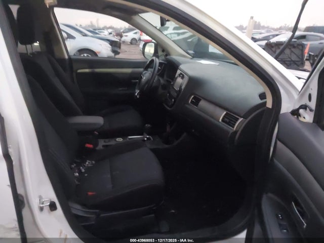2016 MITSUBISHI OUTLANDER JA4AZ3A31GZ040124 Photo 4