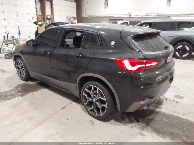 2018 BMW X2 WBXYJ5C32JEF74192 Photo 2