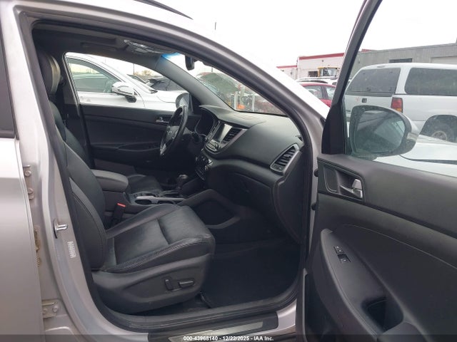 KM8J3CA26HU470241 Hyundai Tucson Limited