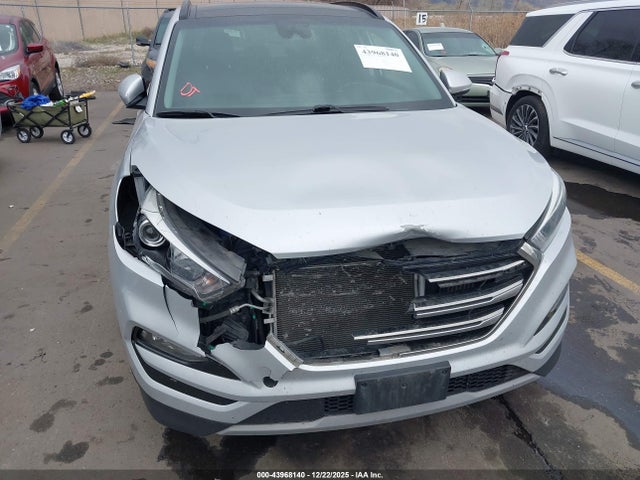 KM8J3CA26HU470241 Hyundai Tucson Limited