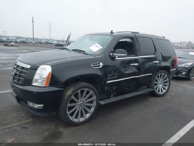 2011 CADILLAC ESCALADE 1GYS3CEF2BR137917 Photo 1