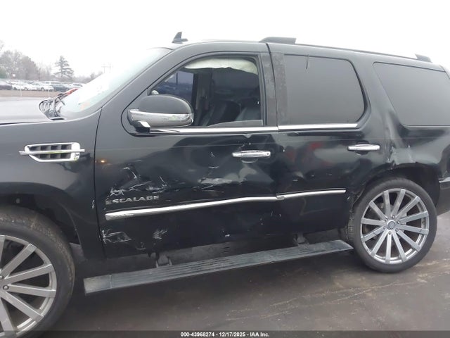 2011 CADILLAC ESCALADE 1GYS3CEF2BR137917 Photo 5